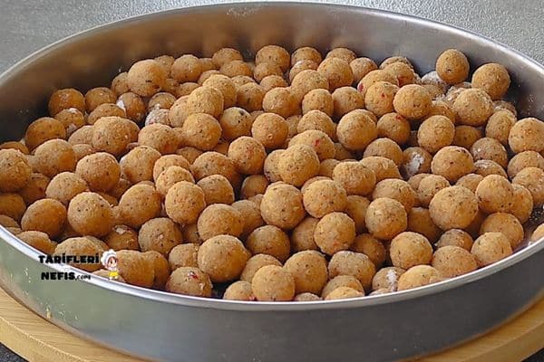 Sıkıcık Köfte (Kütahya Yöresine Ait Tarhanalı Köfte) Tarifi