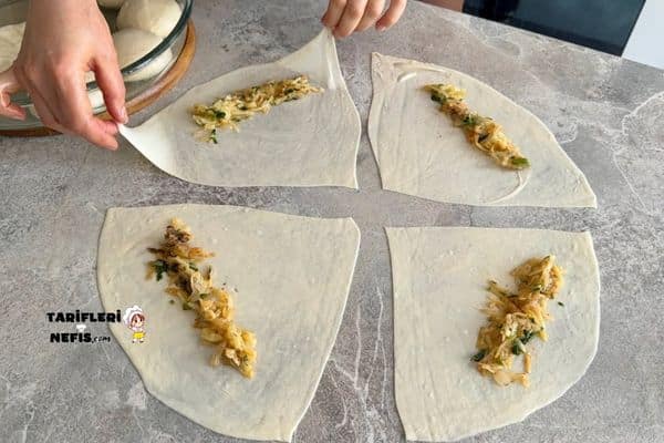Oklava Kullanmadan Patatesli Mayalı Börek Tarifi