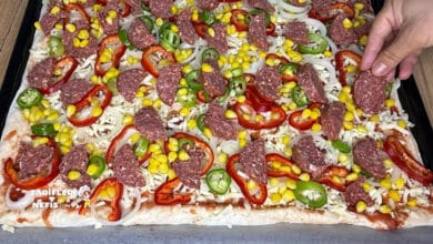 Evde kolayca yapılan hazır yufkadan pizza tarifi