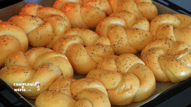 Kabarmaya doymayan düğüm şeklinde kaşarlı poğaça