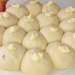 Pul pul dökülen kat kat ayrılan tereyağlı poğaça