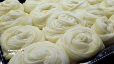 Çıtır dışlı, yumuşak içli, kat kat ayrılan katmer poğaça