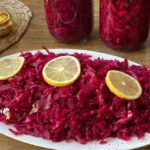 Limonlu ve sirkeli lokanta usulü mor lahana turşusu