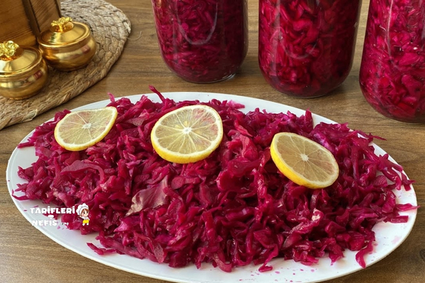 Limonlu ve sirkeli lokanta usulü mor lahana turşusu