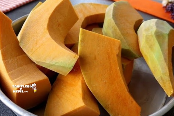 Lokum gibi kıvamında pişmiş özel yöntemli kabak tatlısı