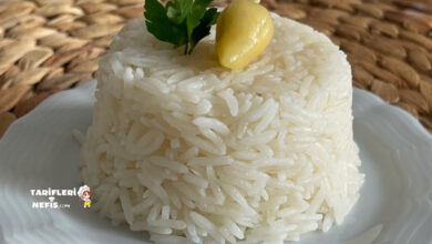 Tane tane pişmiş, sağlıklı basmati pirinç pilavı