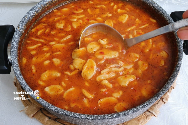 Ev yapımı topal tavuk aşı çorbası, el açması hamurlu doyurucu çorba