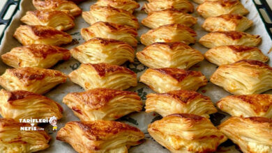 Kat kat ayrılan çıtır peynirli üçgen börekler